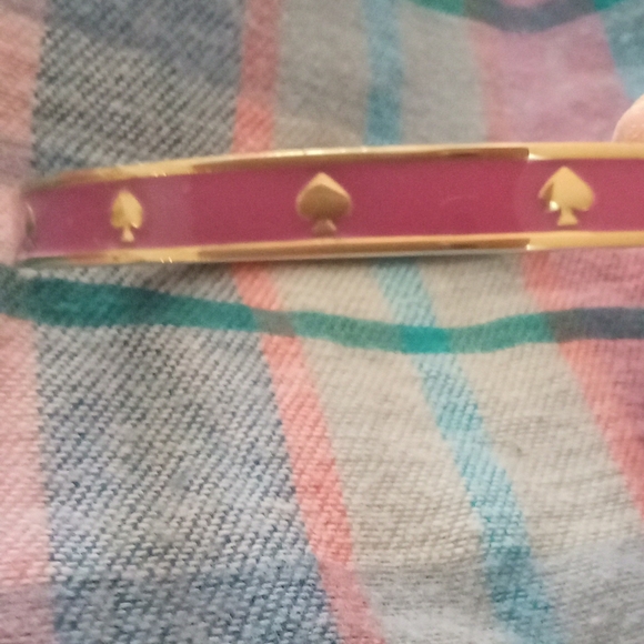 Kate Spade New York 'Spot the Spade' Enamel Hinged Bangle Bracelet - Picture 2 of 10